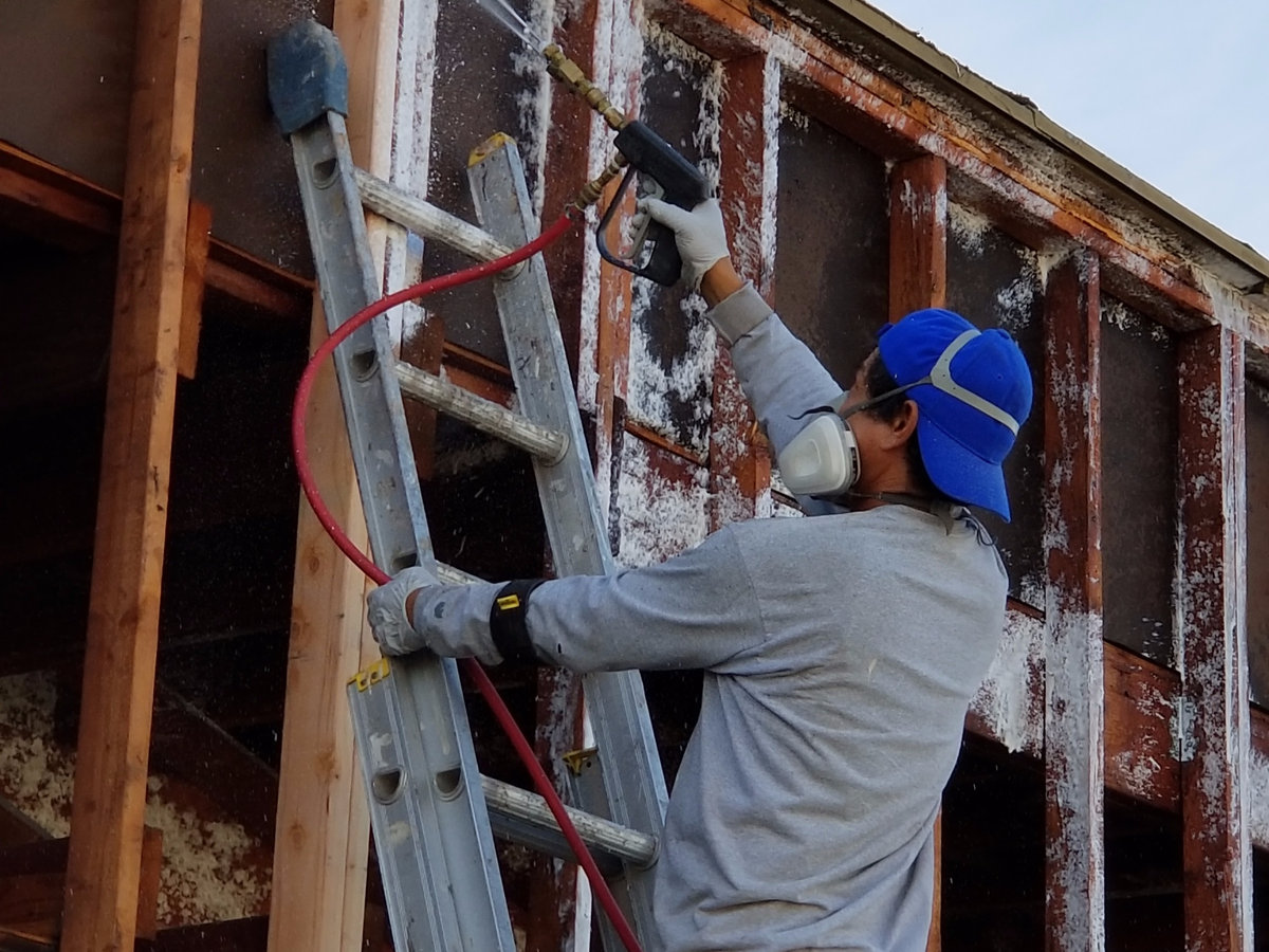 Union Pest Control technician inspecting a Southern California home exterior